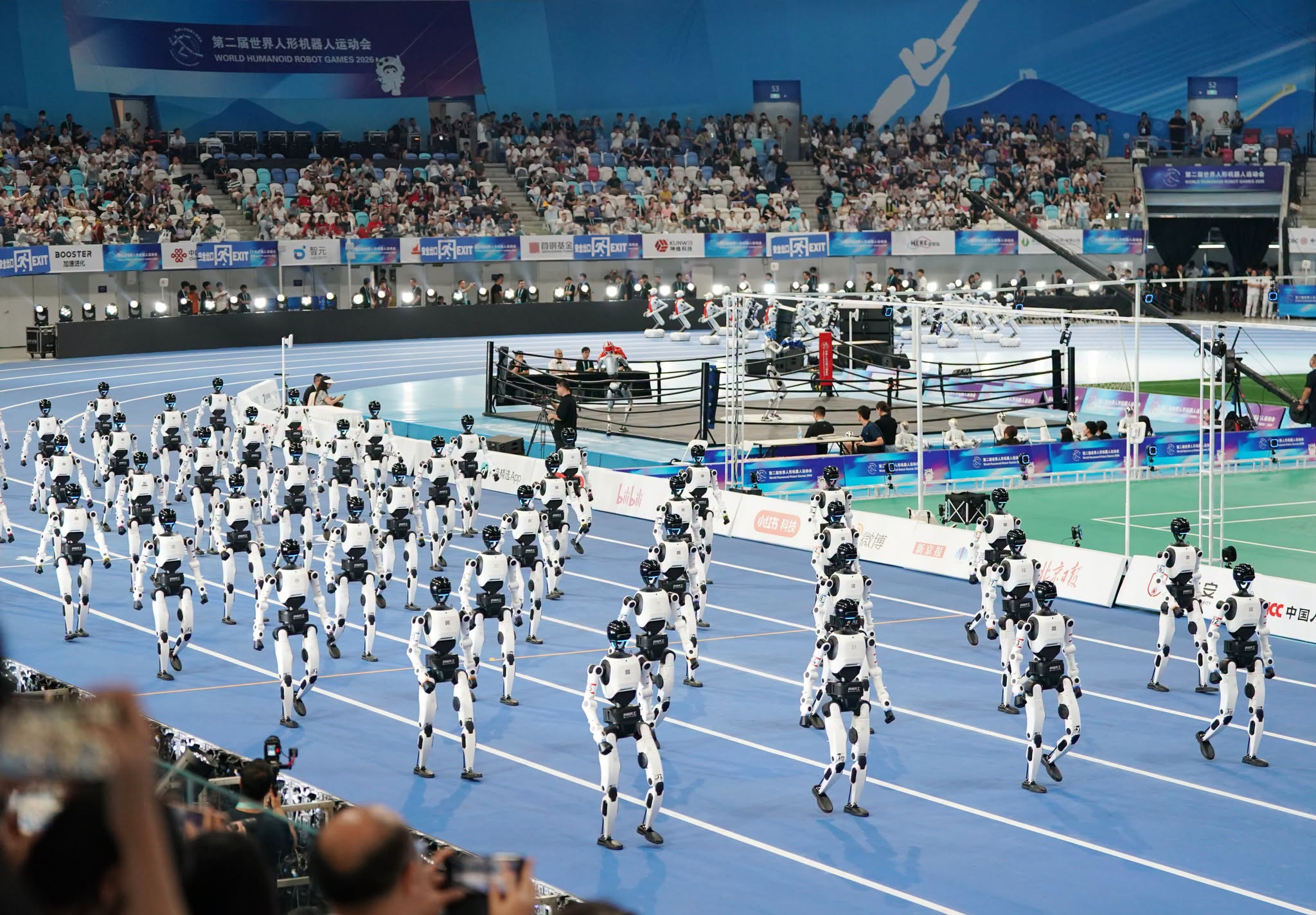 VIDEO | Jocurile Mondiale, varianta „S.F.” Roboții umanoizi concurează la box, fotbal și sprint, în China