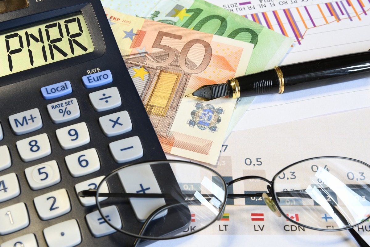 Financial Times: România riscă să piardă 770 milioane de euro din fondurile UE. PSD blochează reforme care vizează rețelele de clientelism din sectorul public