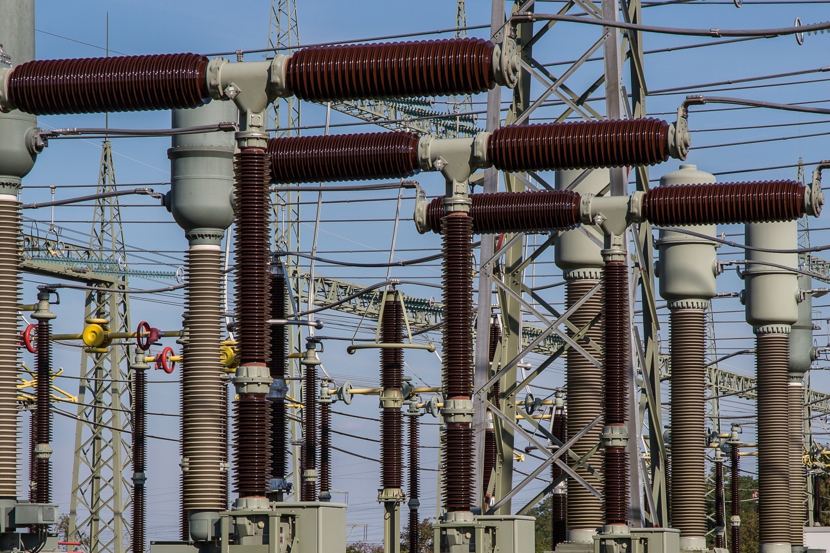 Transportatorul, coloana vertebrală a unui sistem energetic tot mai complex. De ce rețeaua a devenit la fel de importantă ca energia pe care o transportă