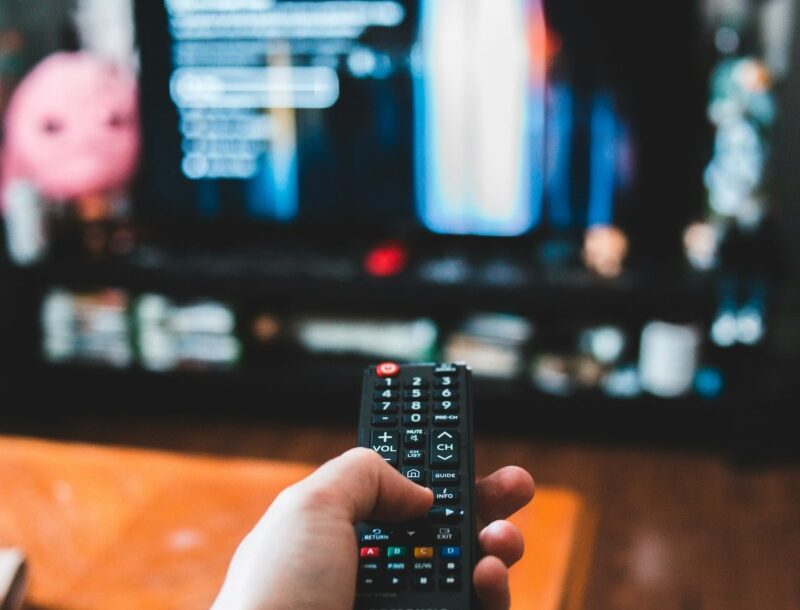 Posturile TV din Republica Moldova ar putea fi obligate să difuzeze cel puțin 50% programe în limba română / Proiect votat în parlament 