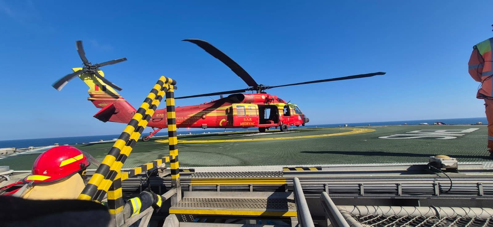 Persoană evacuată cu un elicopter Black Hawk din zona Neptun Deep, după ce i s-a făcut rău la bordul unei nave