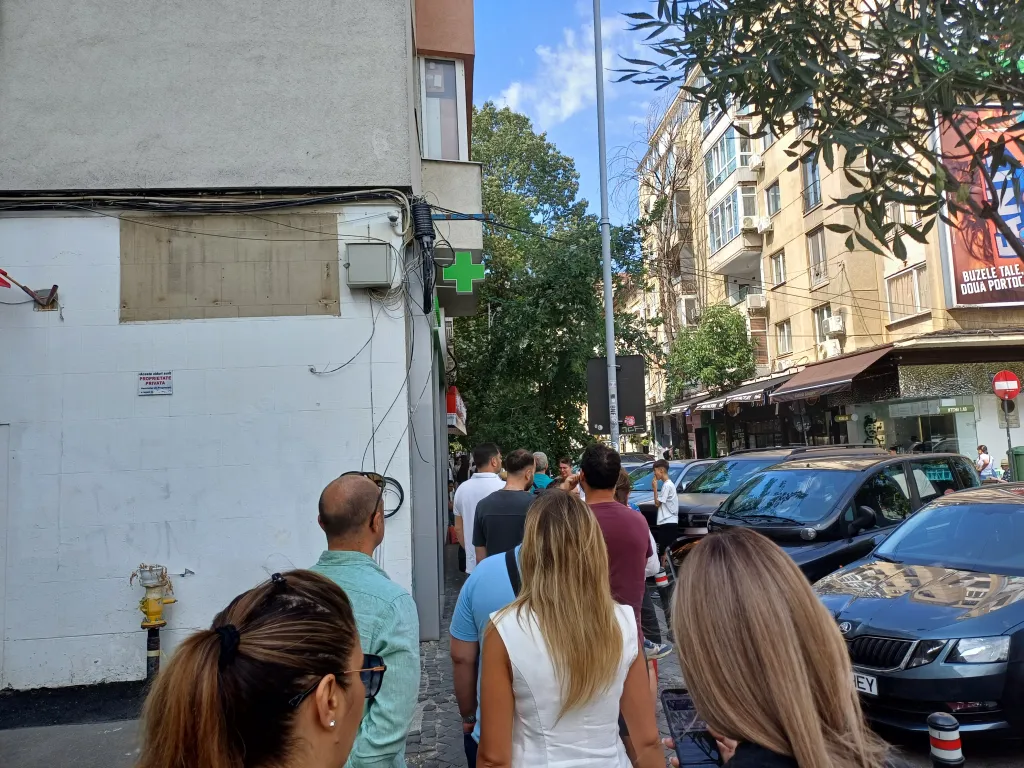 Dincolo de merdenea și croissant: cine folosește numele „Amzei”
