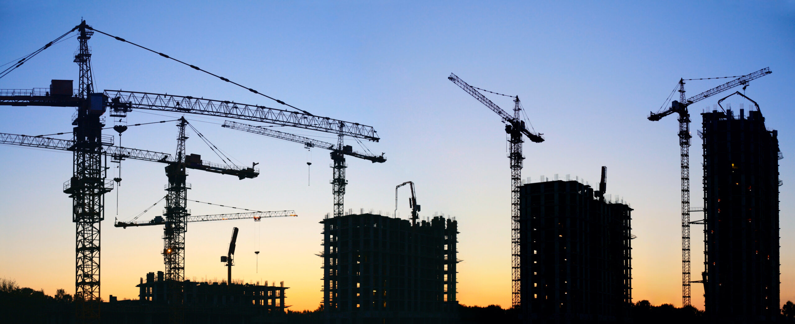 Managerii se așteaptă la creșteri de prețuri în industrie, construcții și comerț