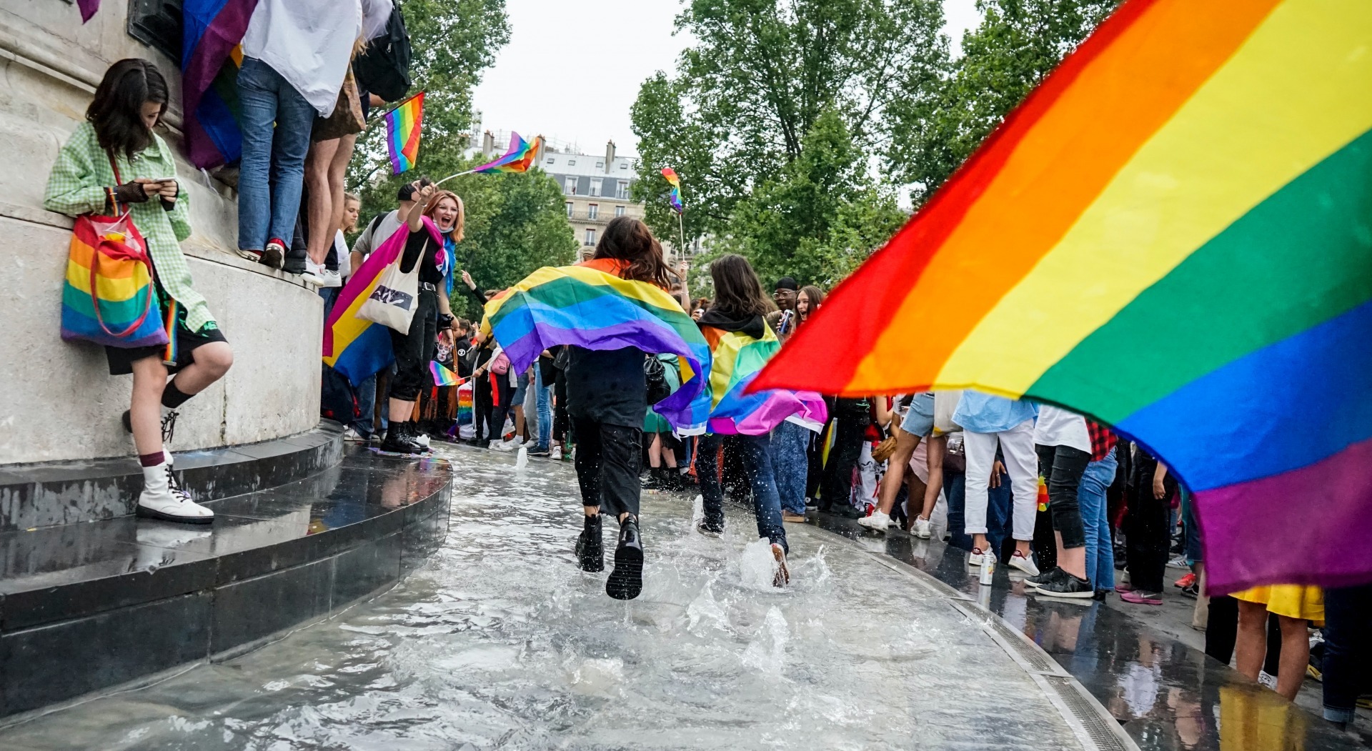 Uniunea Europeană condamnă valul de arestări din Turcia care a vizat zeci de activiști LGBTQ+ și cere respectarea drepturilor omului și a demnității