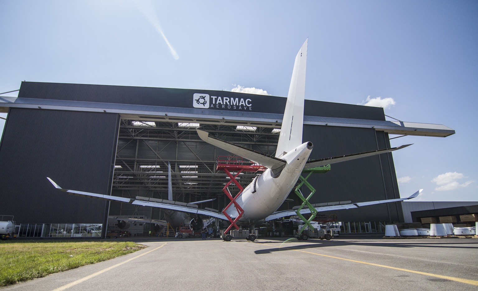 Compania franceză din industria aeronautică Tarmac vine în România ca să recruteze personal: 60 de posturi pentru mecanici, specialiști tehnici și ingineri