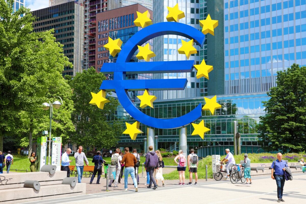Franţa îl susţine pe olandezul Klaas Knot la conducerea BCE, dar cere în schimb postul de economist-şef