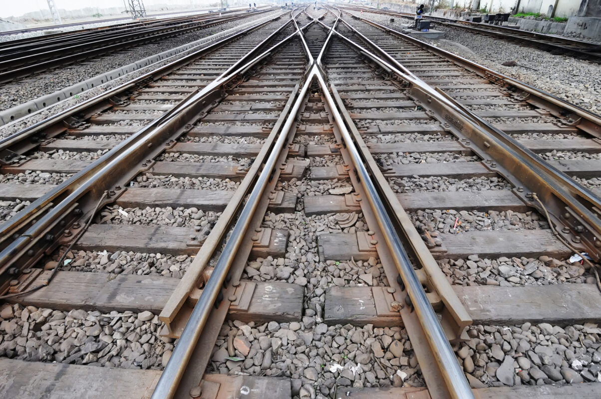 Asociația Pro Infrastructură cere redeschiderea circulației feroviare între Cluj-Napoca și Poieni din 2027