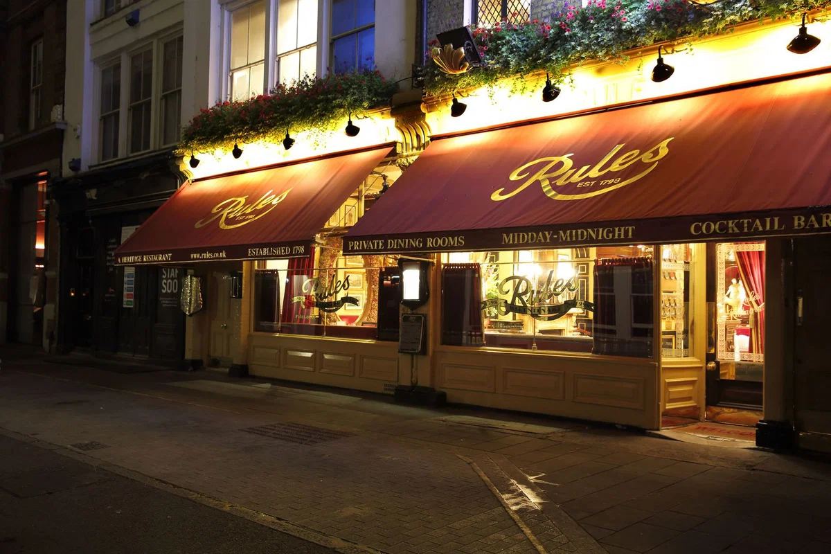Povestea restaurantului din Londra care funcționează de 228 de ani / Locul a apărut într-un film din seria James Bond