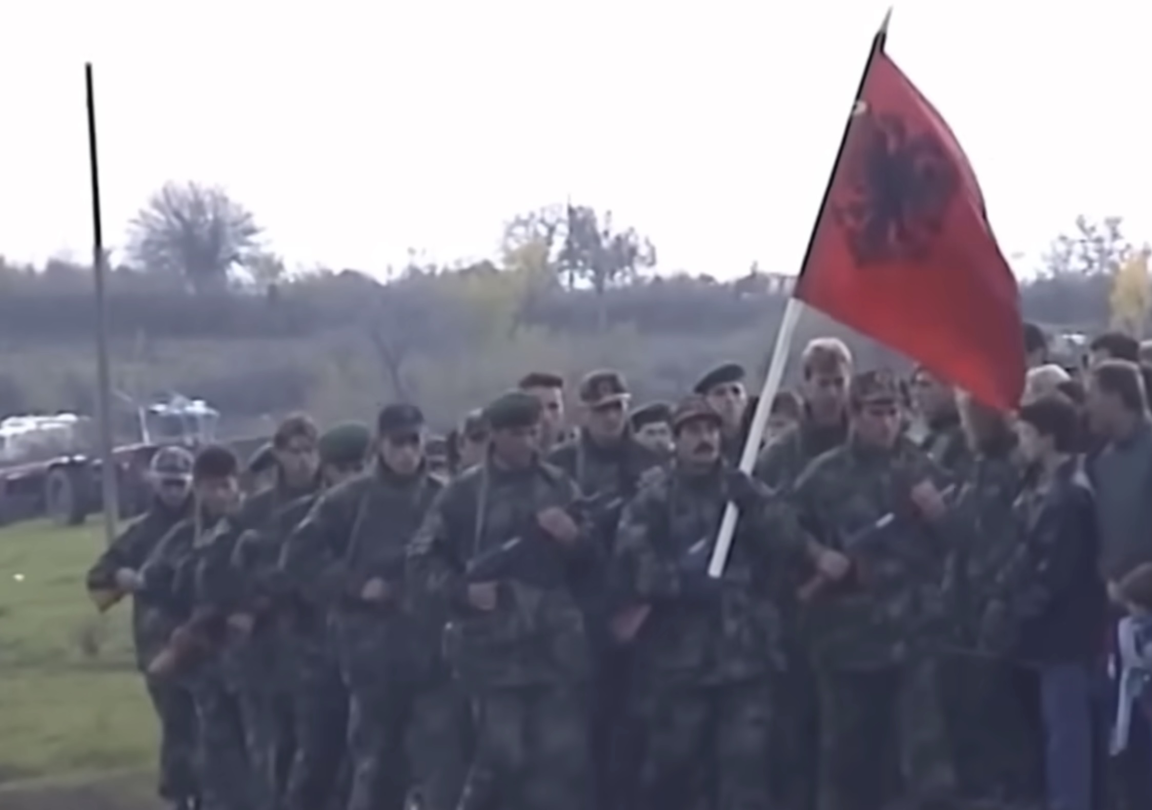 Un număr de 35 de foşti poliţişti sârbi, inculpaţi în Kosovo pentru un presupus masacru comis în 1998