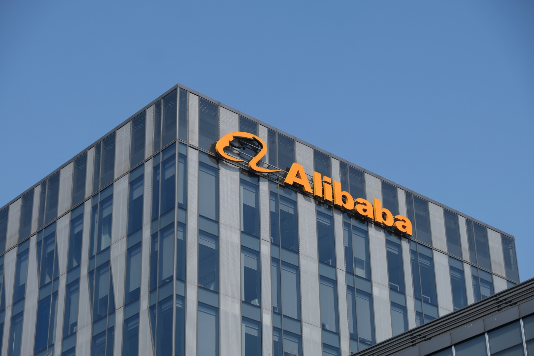 Alibaba, gigantul chinez din domeniul tehnologiei, vrea să îşi extindă centrele de date în Europa şi Orientul Mijlociu