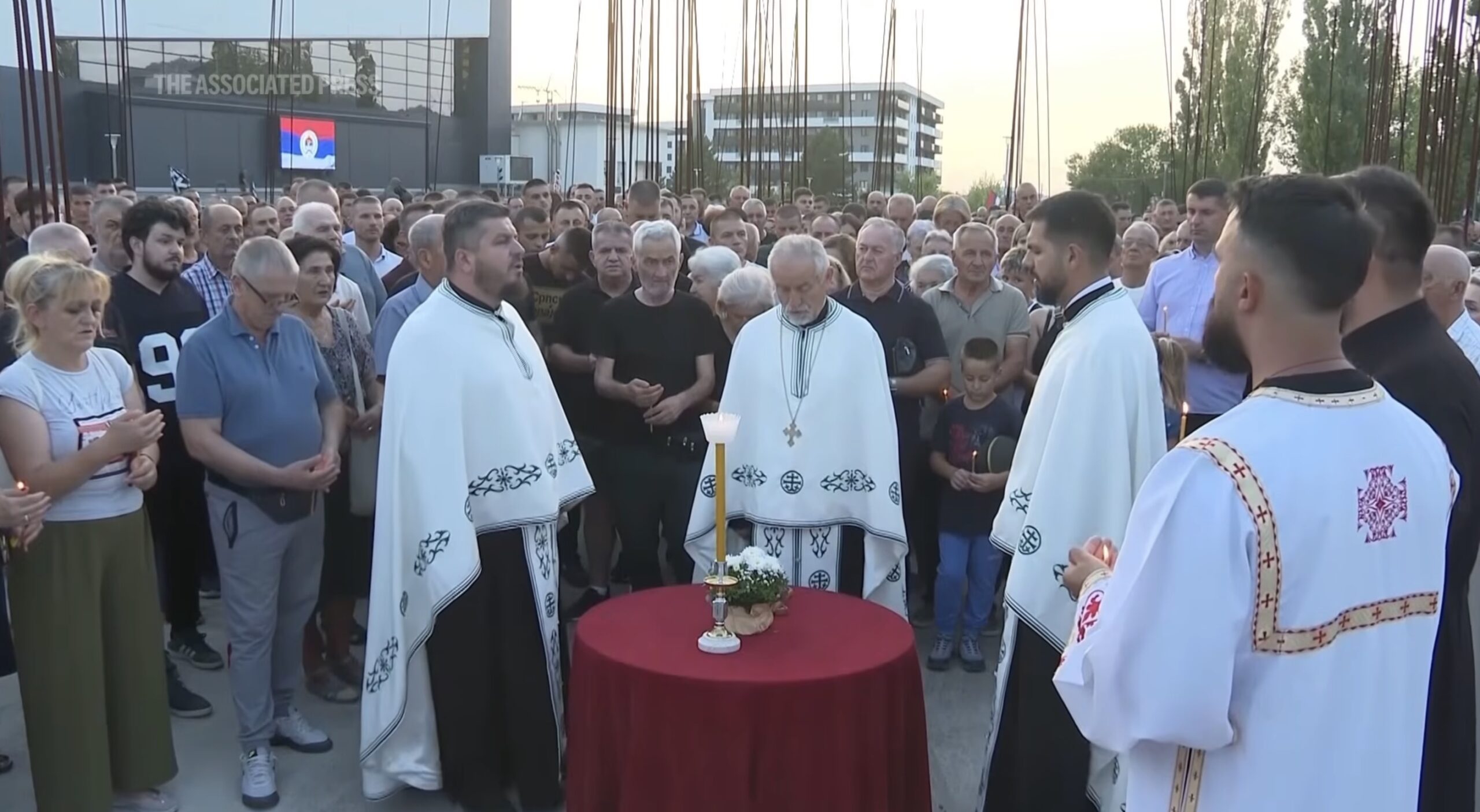 Bosnia își retrage diplomații din Belgrad după înmormântarea criminalului de război Ratko Mladic cu onoruri militare
