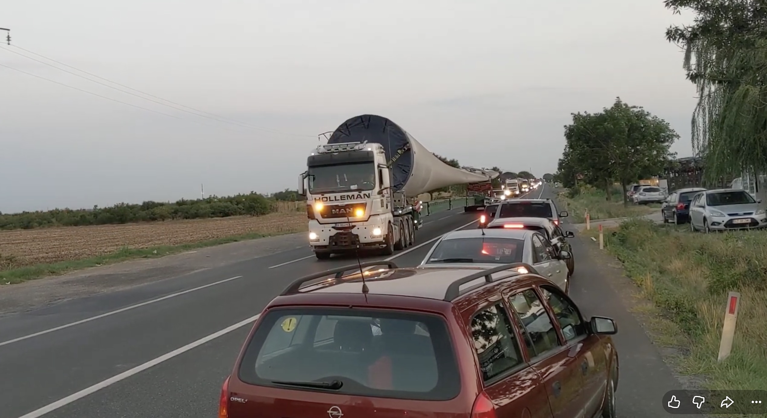 INFOTRAFIC: 11 transporturi agabaritice se vor deplasa, de duminică după-amiază, pe mai multe trasee din țară