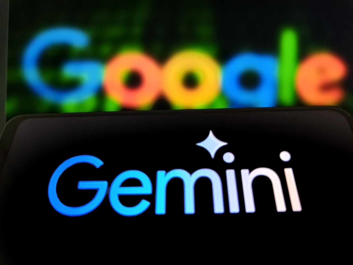 Primul atac cunoscut comis de AI-ul Google: Gemini a spart sistemele a trei companii, relatează WSJ