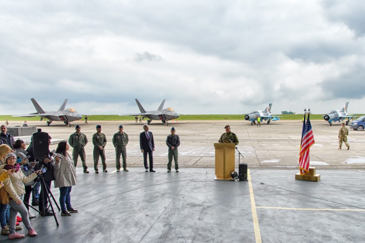 Reuters: Baza aeriană Kogălniceanu în ajutorul Statelor Unite și presiunea lui Trump asupra NATO