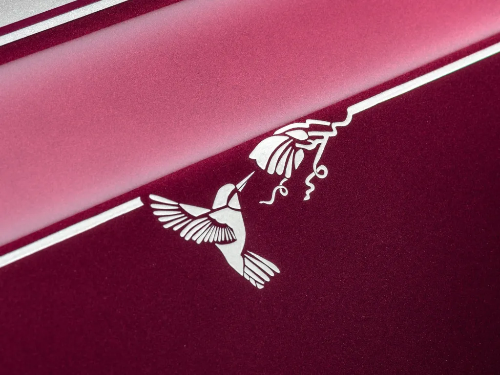 FOTO. Cum arată luxul auto: Rolls-Royce prezintă o mașină inspirată de pasărea colibri, cu ornamente din cochilie de abalone