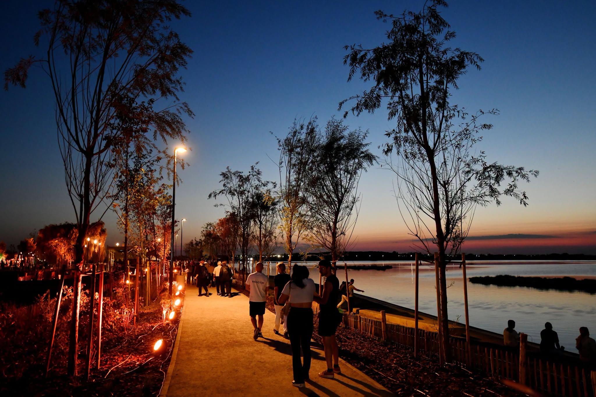 FOTO | Insula Lacul Morii, redeschisă pentru bucureșteni. Cum arată noul spațiu de agrement din capitală