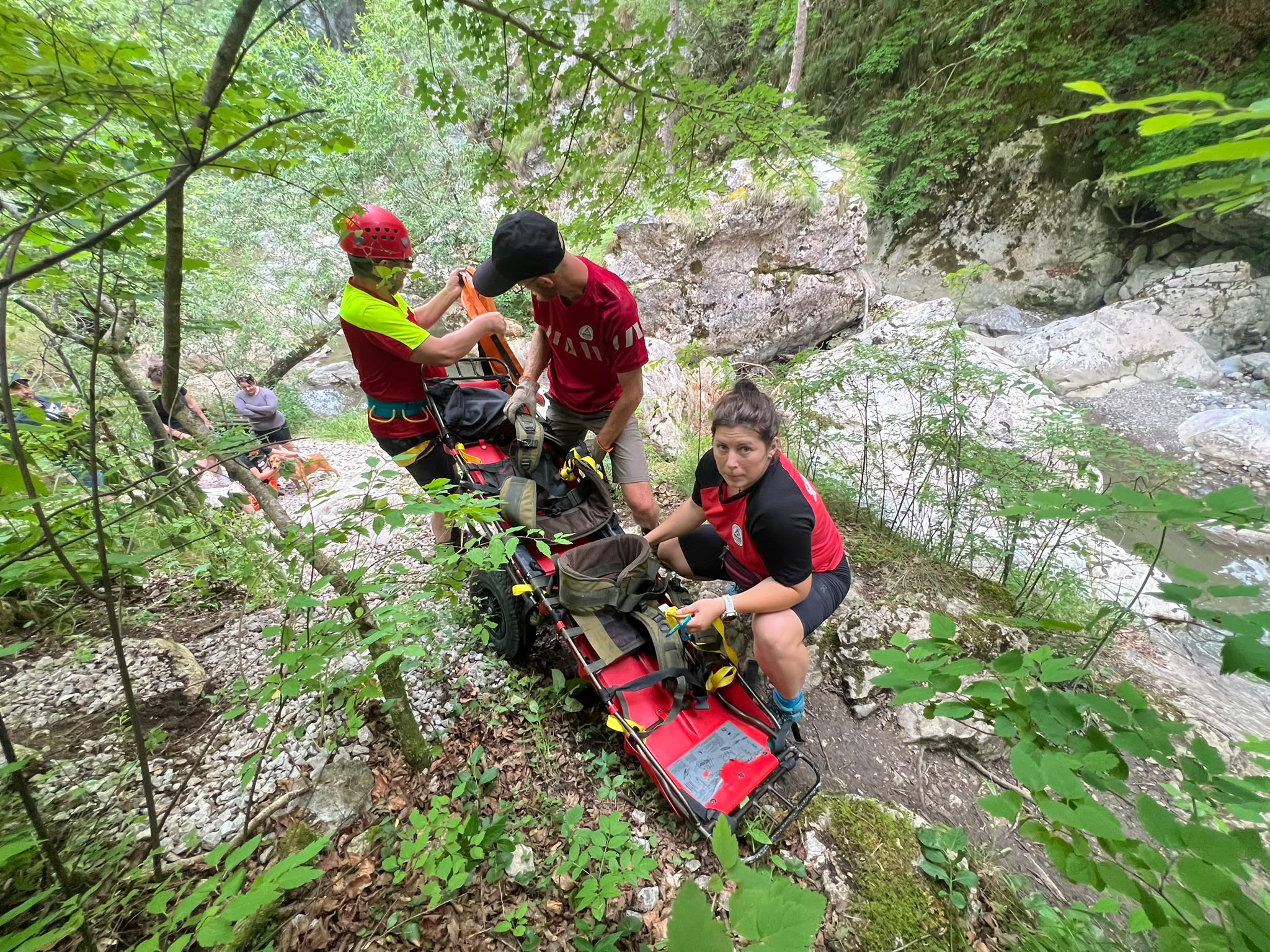 Salvamont pregătește intervenții cu ajutorul inteligenței artificiale și a peste 200 de drone / Congres mondial de salvare montană în România