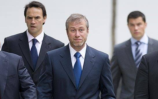 Investigație The Guardian: Peste 1.000 de documente financiare legate de Roman Abramovich ar fi fost antedatate pentru a ascunde active și obligații fiscale