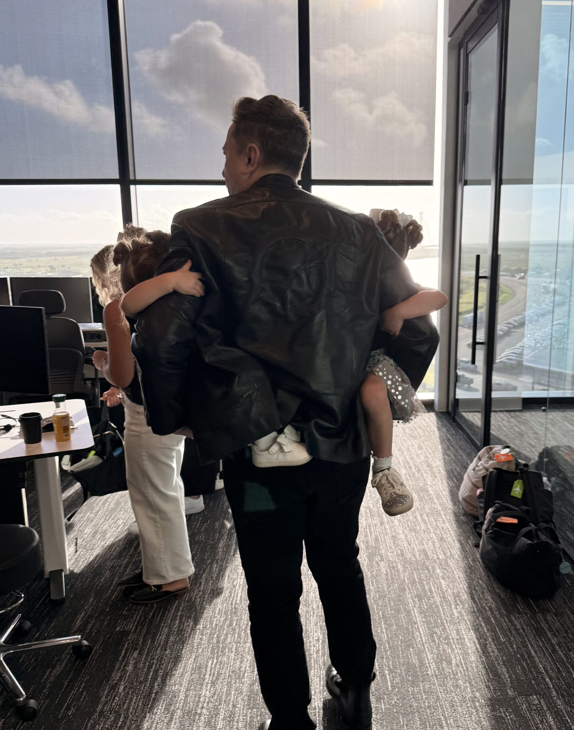Elon Musk s-a despărțit de partenera sa / Shivon Zilis, mama a 4 dintre cei 14 copii ai săi, povestește totul pe X