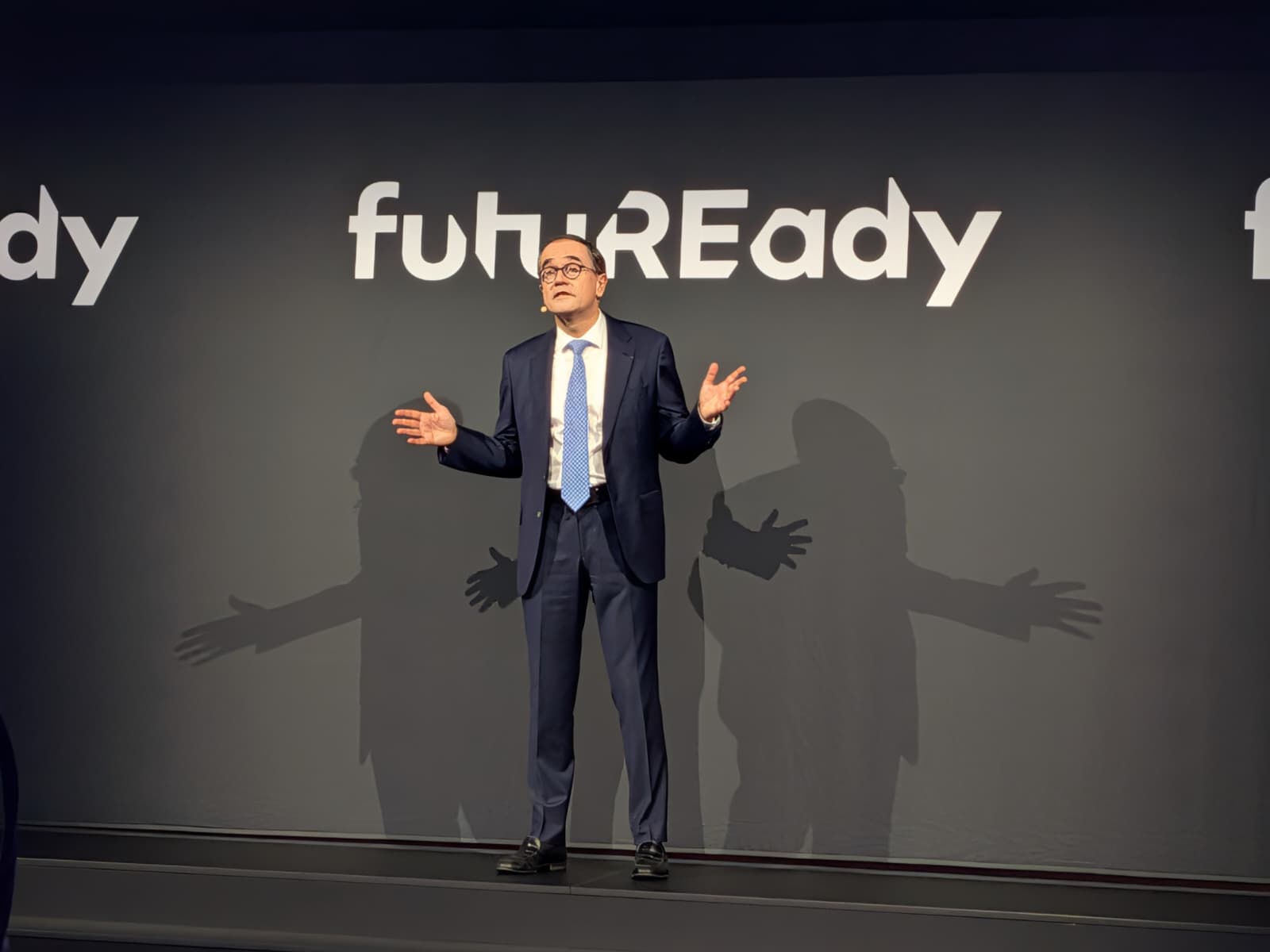 Directorul Renault: Sunt 108 noi reglementări europene până în 2030. Vor costa 3.000 de euro pe mașină / Fără o schimbare de direcție, industria auto europeană va dispărea