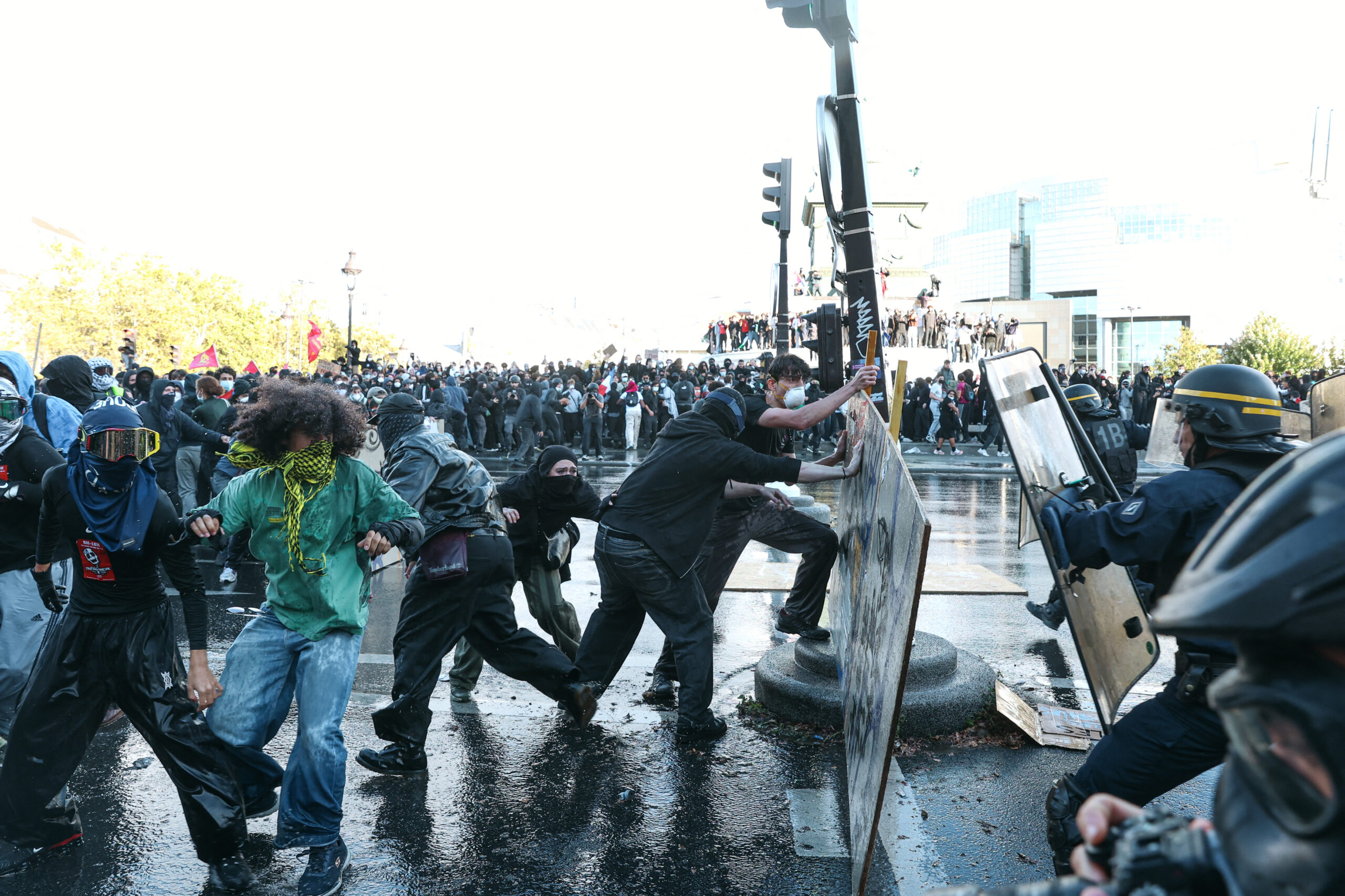 Gen Z, în fruntea protestelor din Europa: locuințele scumpe, problemele din educație și nesiguranța locurilor de muncă îi scot pe tineri în stradă