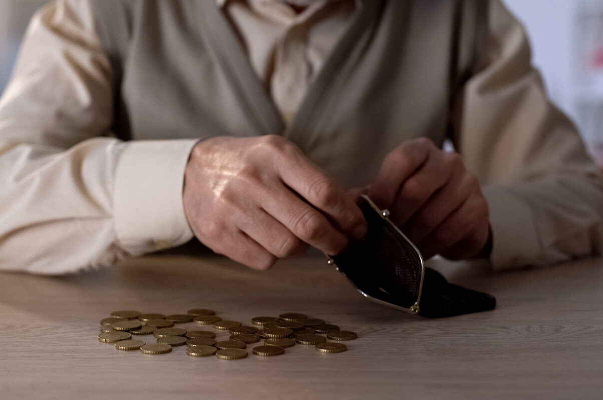 Cine sunt românii care se pot pensiona cu cinci ani mai devreme fără penalizare. Diferența față de pensia anticipată