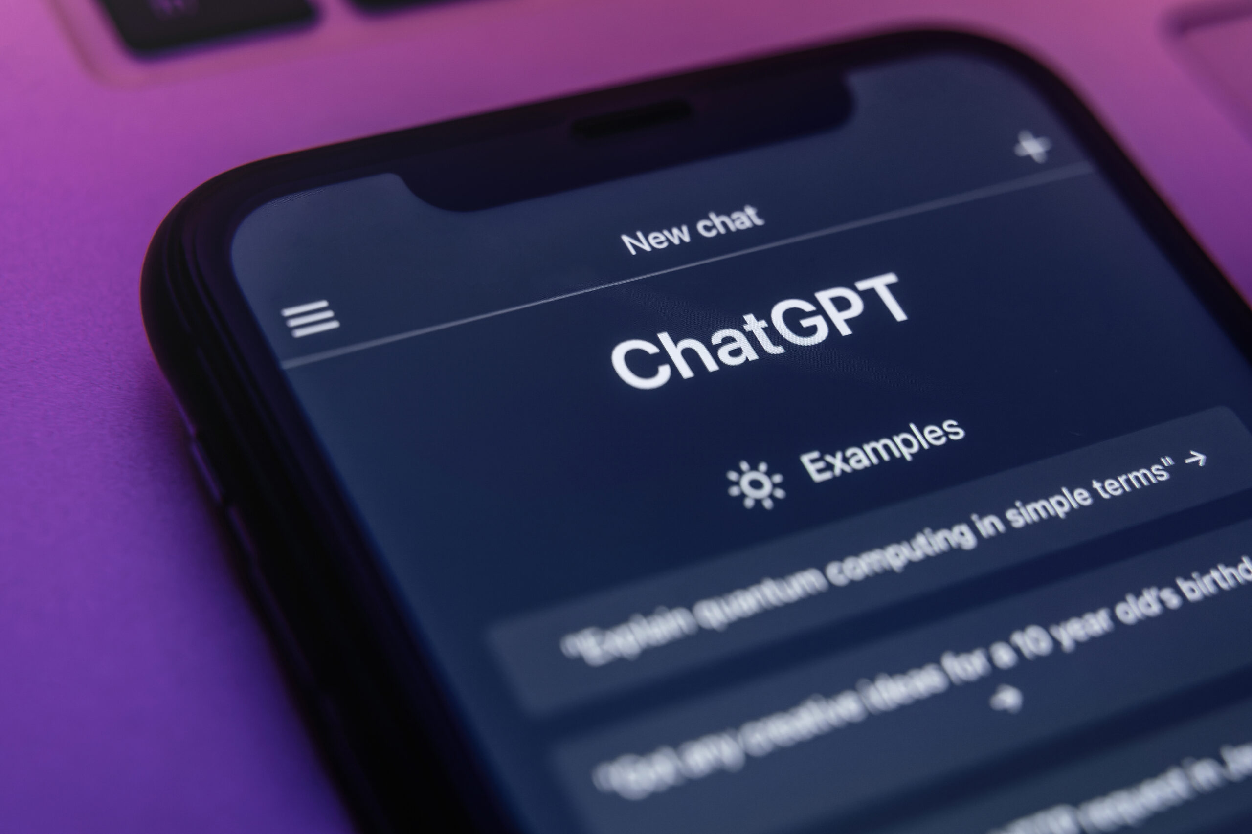 Gigantul tehnologic OpenAI va limita accesul adolescenților la informații despre arme pe ChatGPT
