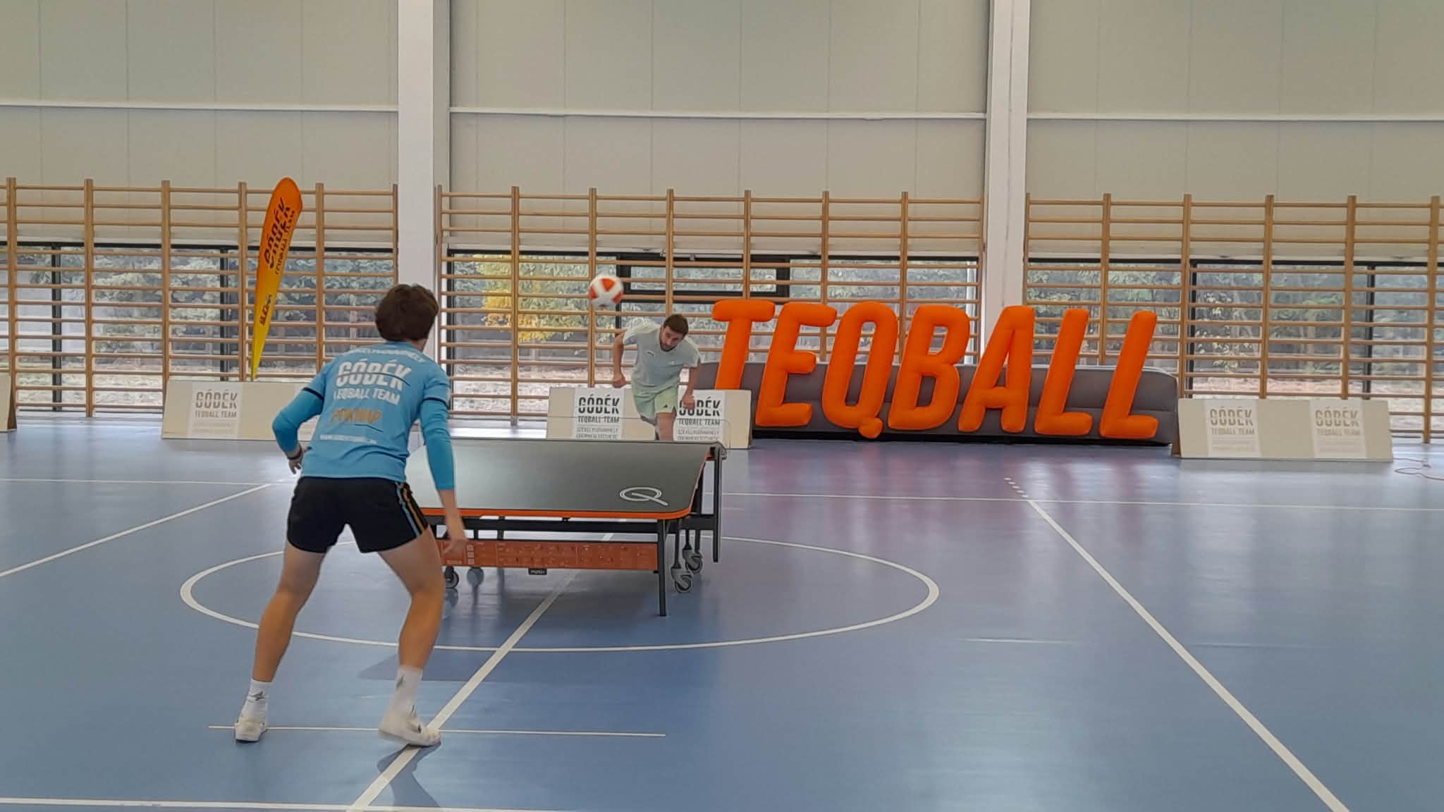 VIDEO Primul turneu internațional de teqball din Timișoara. Peste 40 de sportivi din 8 țări, printre care mai mulți campioni mondiali și europeni