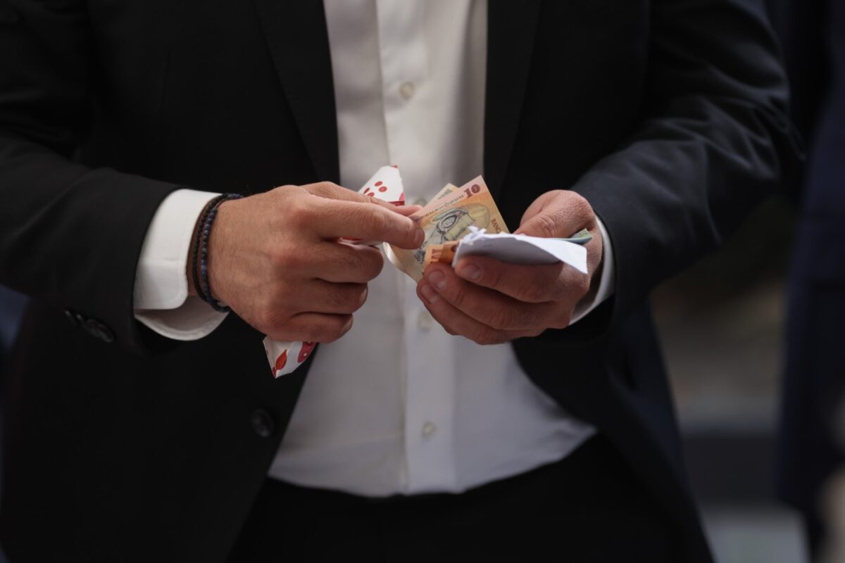 Transparența salarială întârzie în România. Ce obligații vor avea angajatorii și ce riscuri aduce noul cadru (Op-ed)