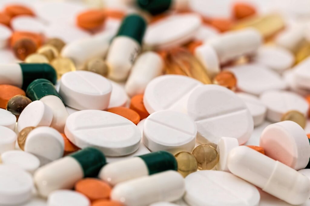 Românii așteaptă peste trei ani pentru accesul la medicamente noi, față de două luni în Germania