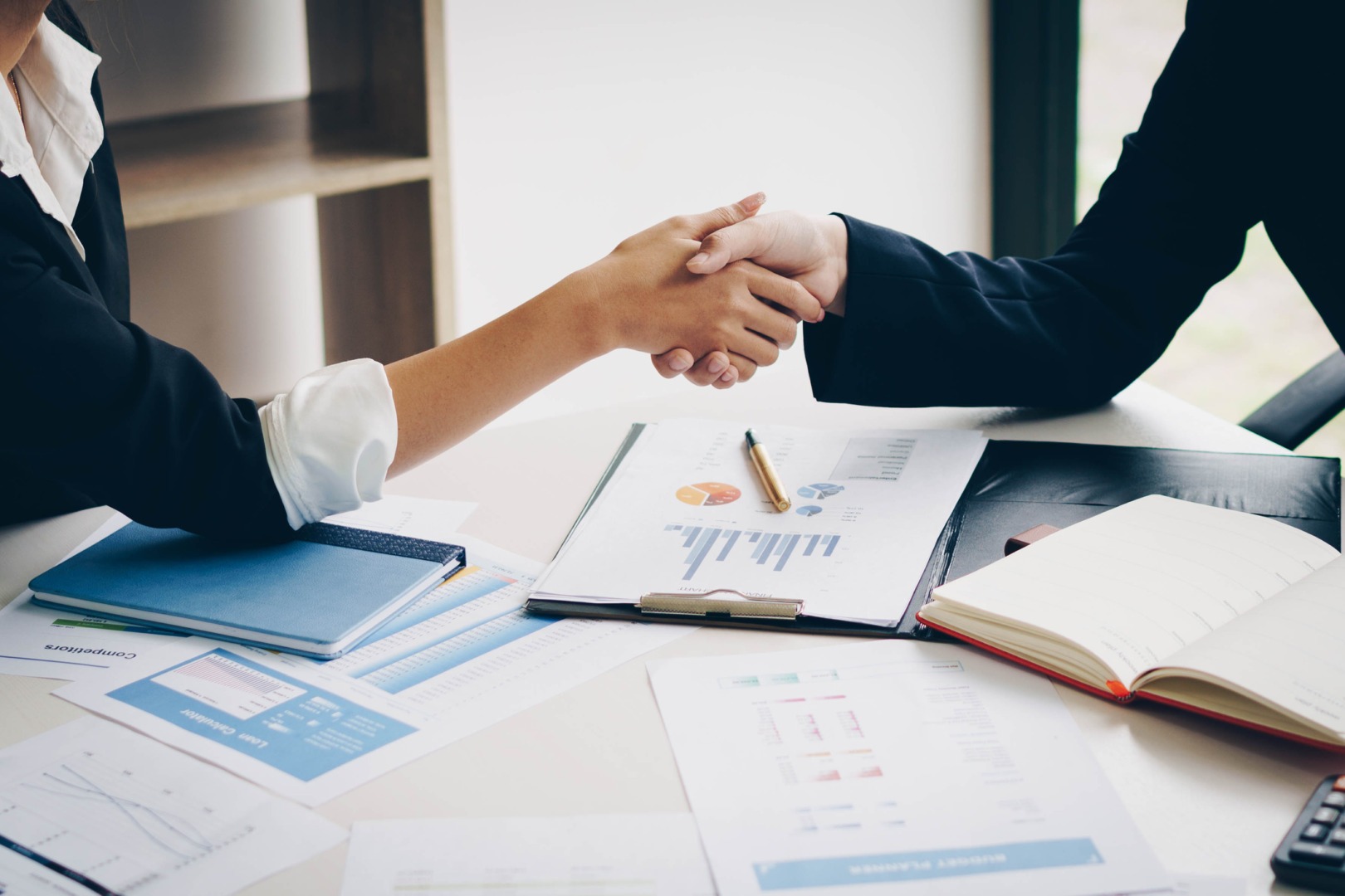 PwC: Piața de fuziuni și achiziții a ajuns la 2,3 miliarde de euro în T3. Care au fost cele mai mari tranzacții?