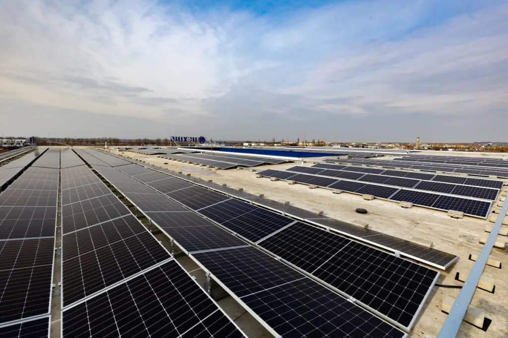 Chinezii de la Hexing deschid la Timișoara un centru regional de service pentru echipamente fotovoltaice și baterii de stocare a energiei