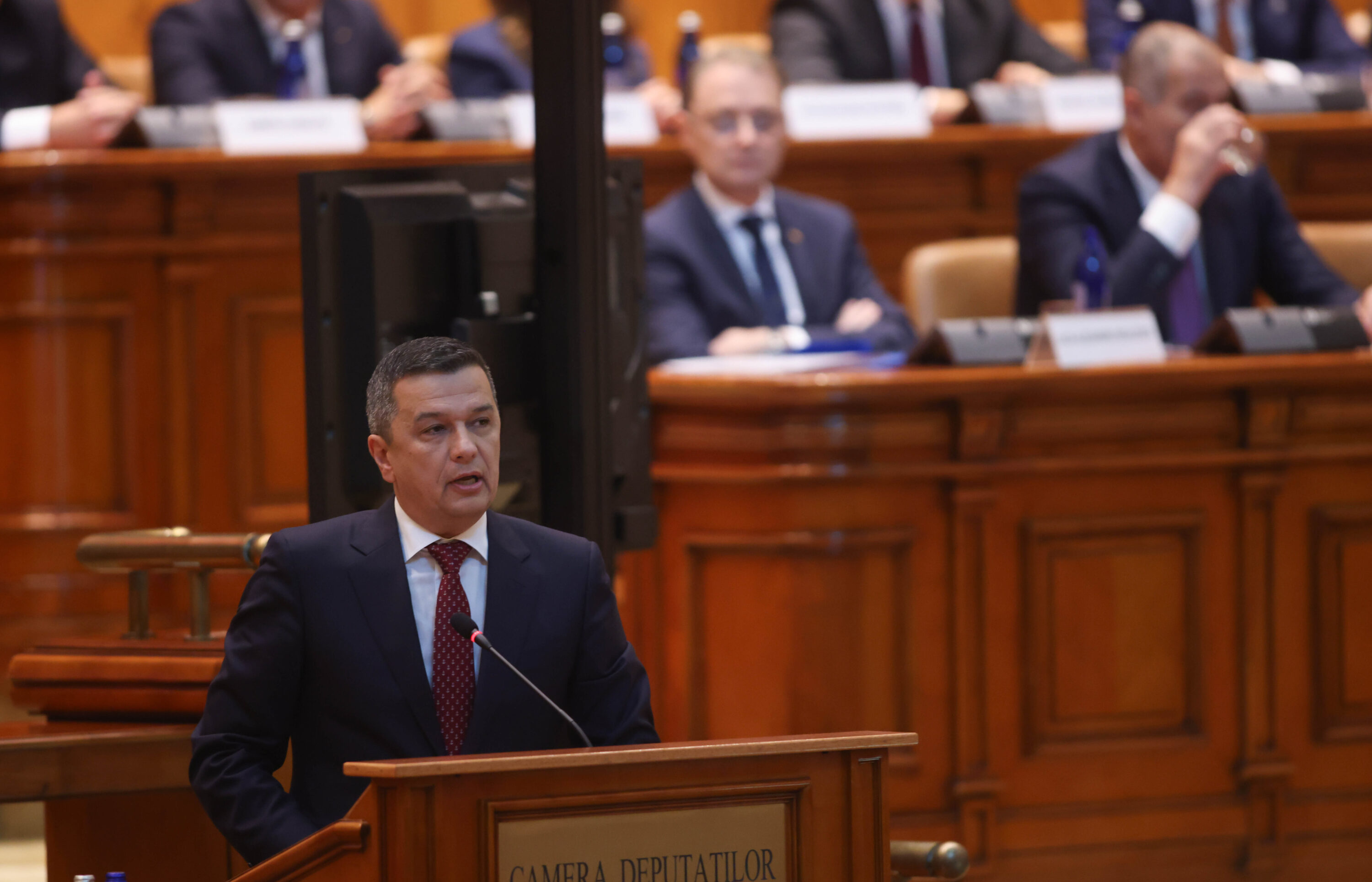 Sorin Grindeanu, discurs de premier la învestirea guvernului PSD-Nicușor Dan – Luca Niculescu: Trebuie să reconstruim o economie puternică, să reducem cu adevărat risipa şi să începem reforma administraţiei publice. Şi vă asigur că asta vom face din prima zi