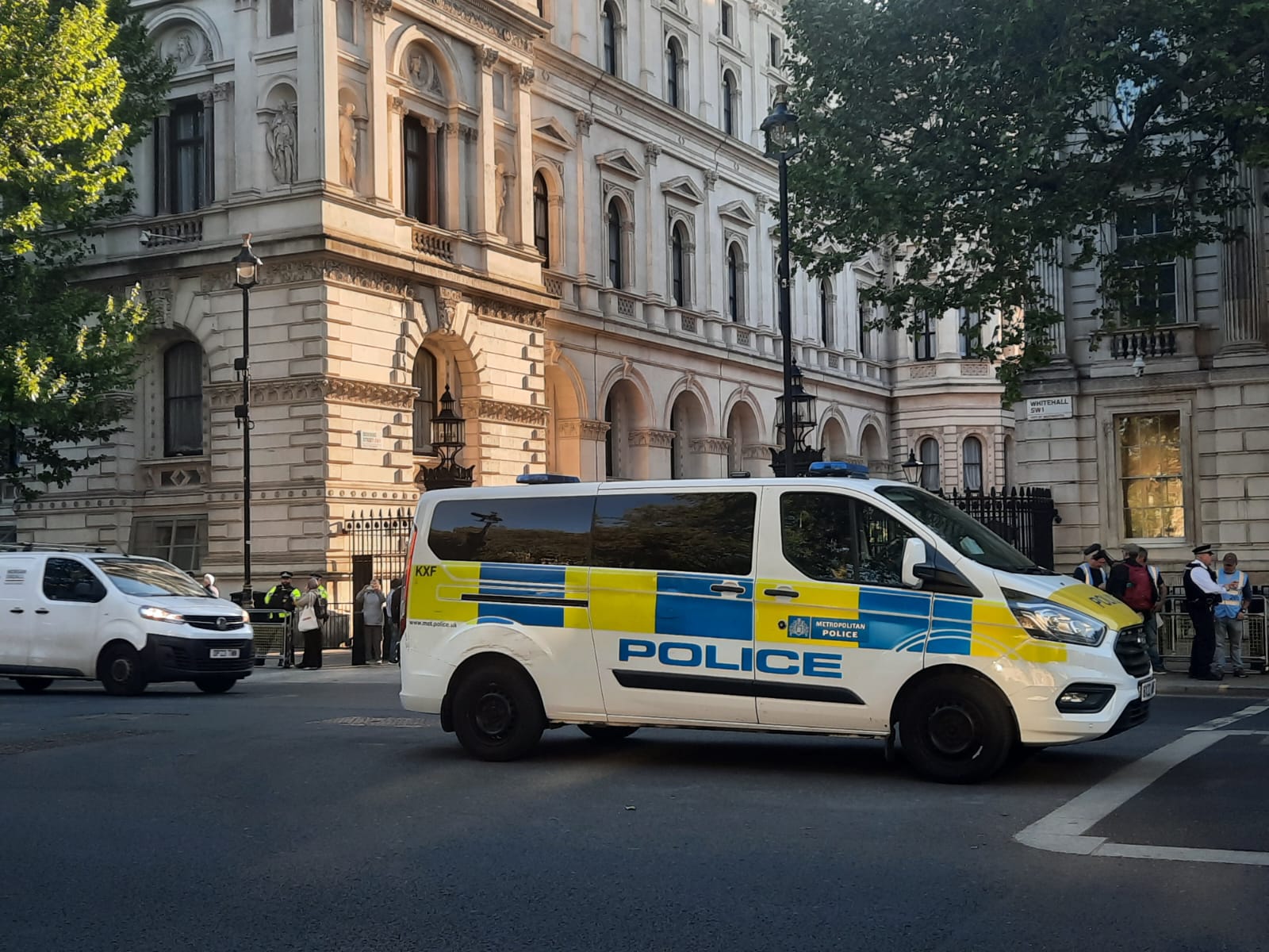 Daily Express: Grupare de români, acuzată că face parte dintr-o rețea care îi taxează exorbitant pe turiștii din Londra