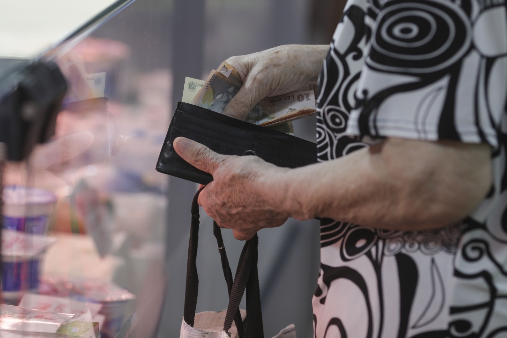 Ministrul Muncii anunță majorarea pensiilor în 2027 și ajutor în decembrie pentru pensionari / Discuțiile despre salariul minim, programate în noiembrie